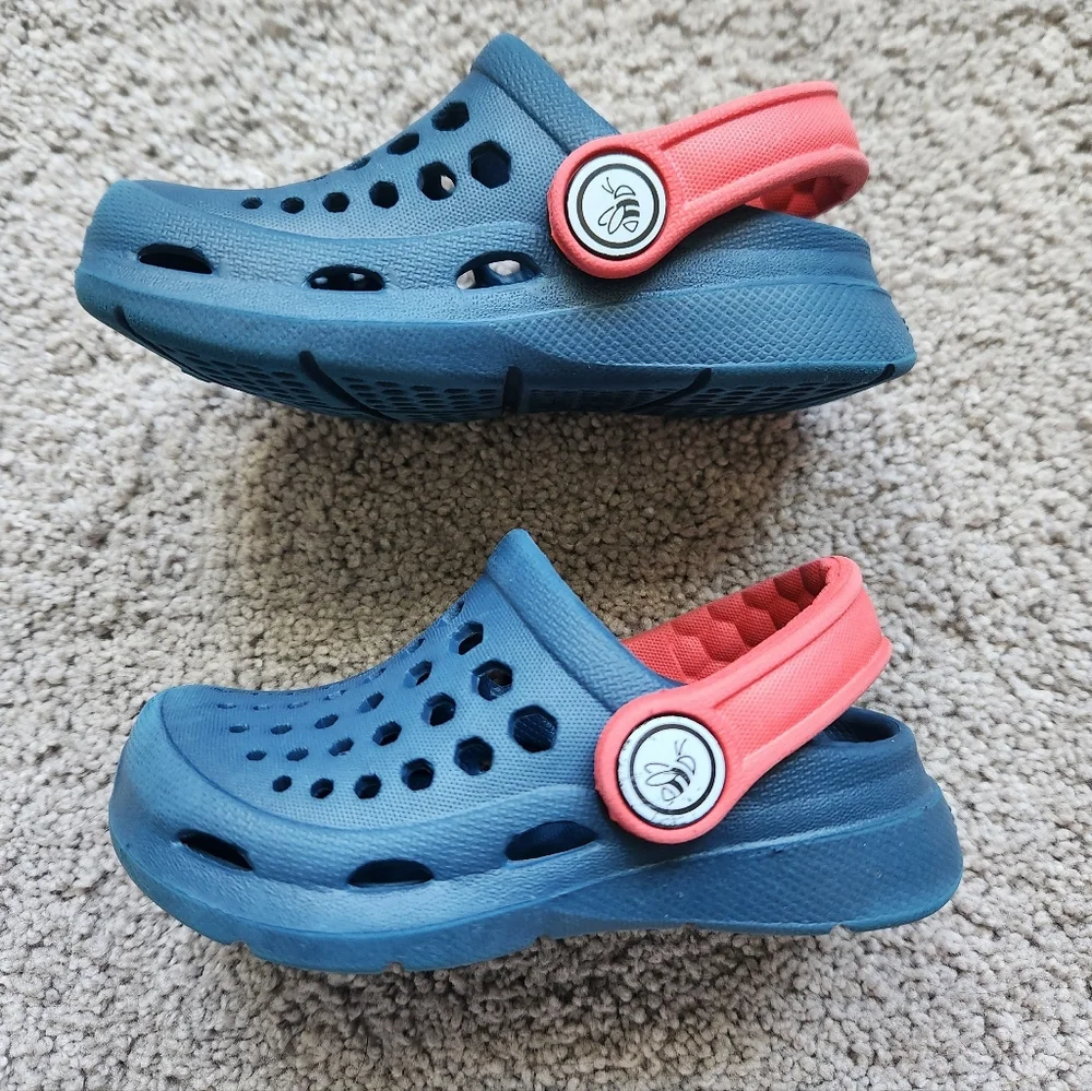 Joybees Toddler Harper Sandals In Navy Blue/Red, Size 4/5 Comfy Slip-On Clogs